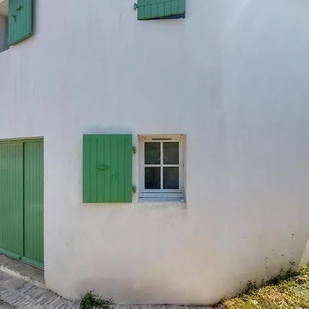 2 Bedroom Lovely In * Ле-Порт