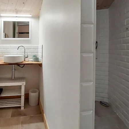 2 Bedroom Lovely In